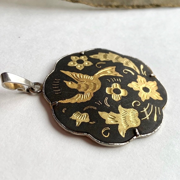 Vintage damascene scalloped pendant - Picture 3 of 6